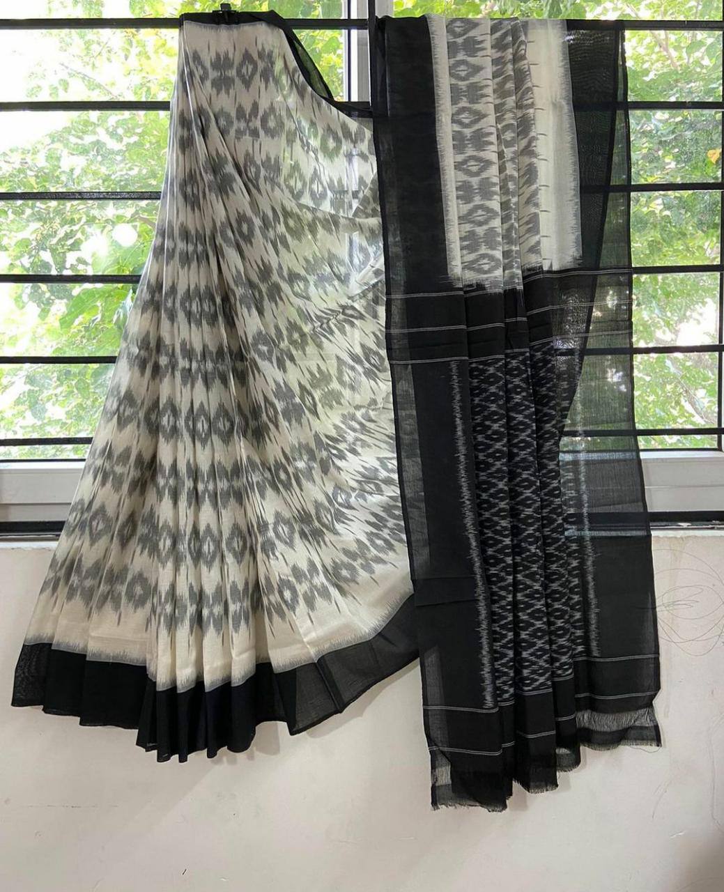 MG 113 Mangalya Plain Linen Digital Print Saree Catalog
